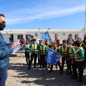 El director del Consell Català de l’Esport visita una sessió del programa Esport Blau Escolar al Club Nàutic de Sitges